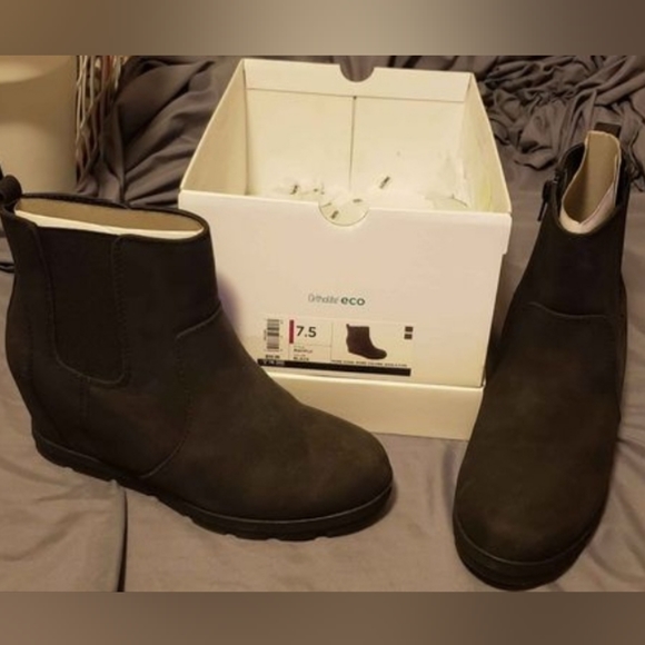 Sonoma Womens 7.5 Black suede wedge boots - Picture 1 of 4
